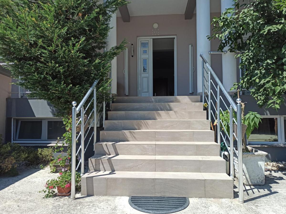 Apartment'S Meti Ulcinj Esterno foto